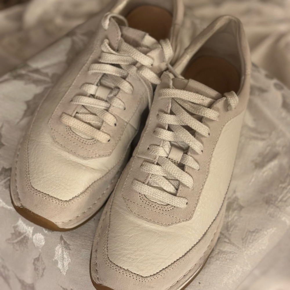 Stylish Cream Leather Sneakers Clarks